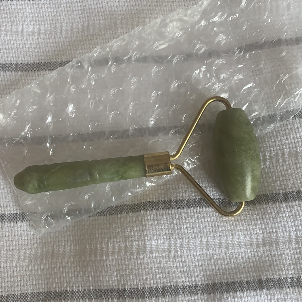 Birchbox mini jade roller - new in box!